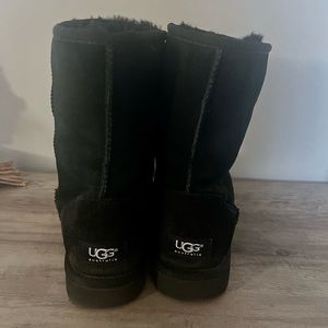Black UGG size 7 short classic